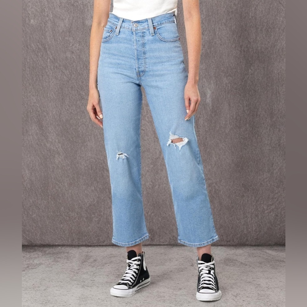 Levi’s ribcage straight ankle jean.